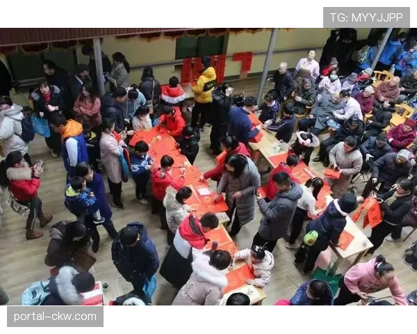 语言不通心意通：各国选手在训练馆自发进行混合训练